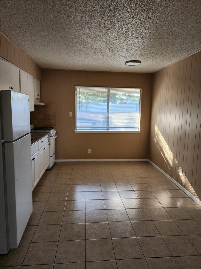 Photo - 104 W North Loop Blvd
