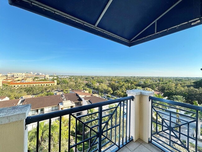 Building Photo - 9021 SW 94th St Unit PH02 Rental
