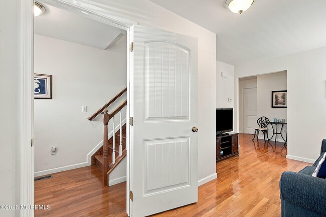 15 Farragut Ave
