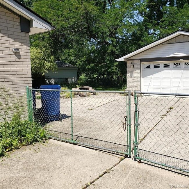 Photo - 26656 Rouge River Dr