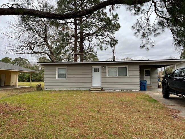 Photo - 122 Emerite Dr House