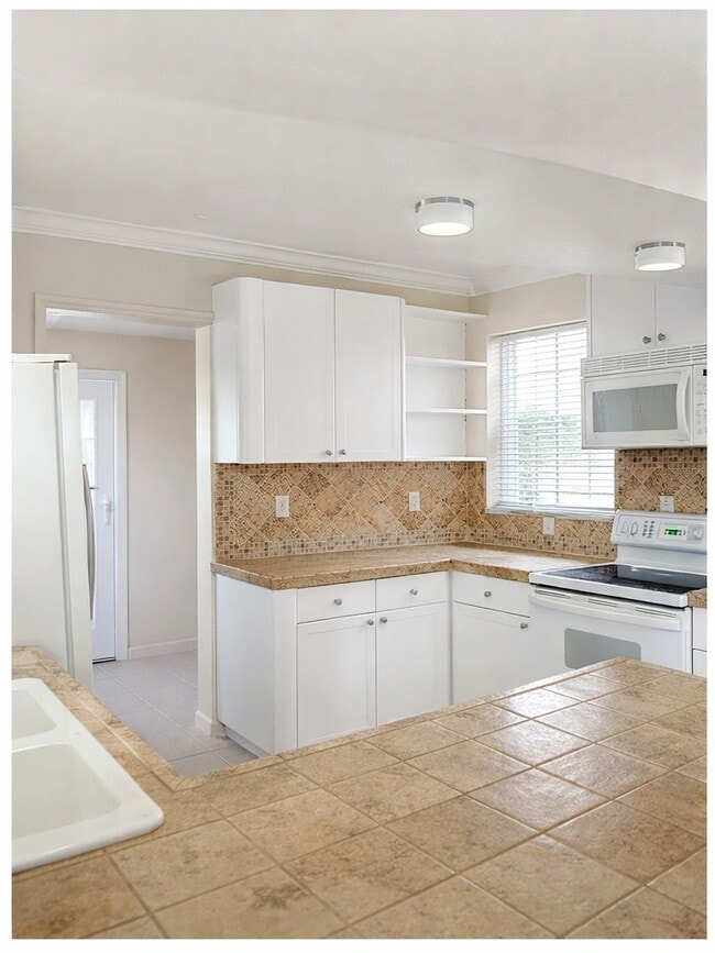 Building Photo - 6740