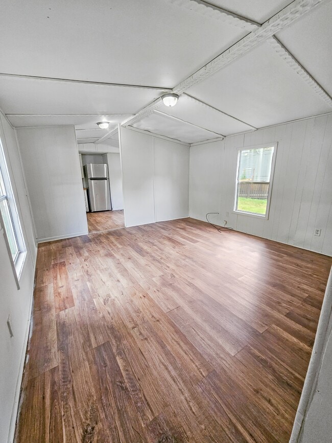Photo - 412 McElhaney Rd
