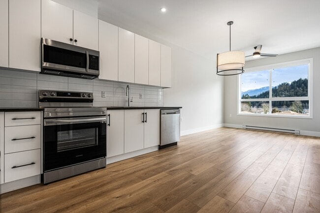 Photo - 5545-5545 Vedder Rd