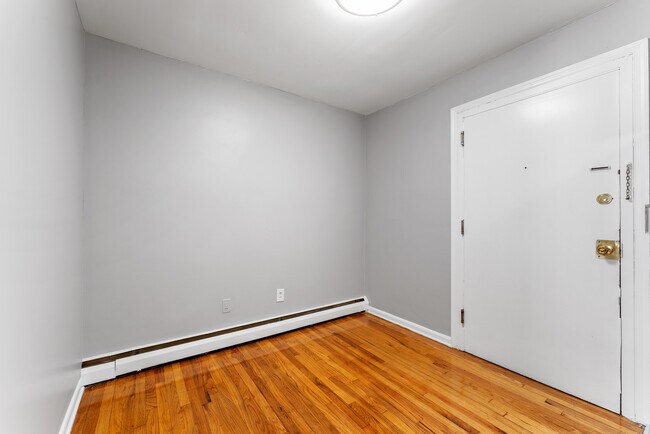 Building Photo - 437 Elmora Ave Unit 36