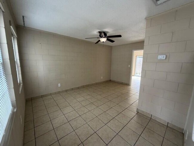 Photo - 502 Prince St Unit B