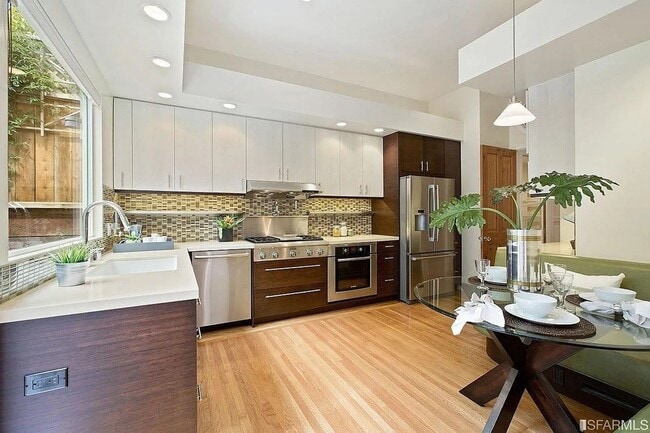 Photo - 450 Fair Oaks St