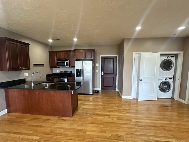 Building Photo - 76 Fellsway W Unit #401 Rental