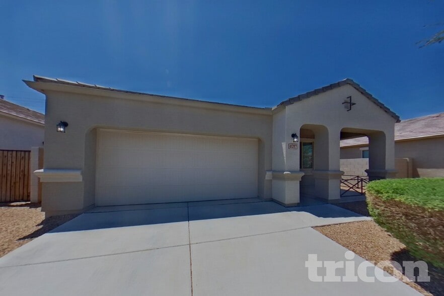 41287 W Hensley Way
