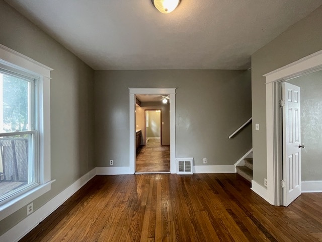 Photo - 330 W 6th St