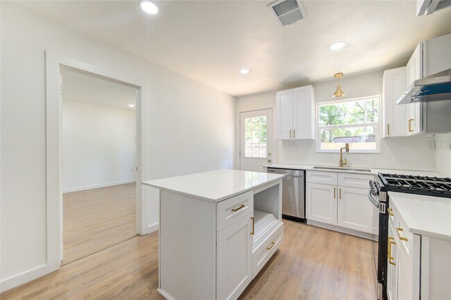 Photo - 6725 Madrid St