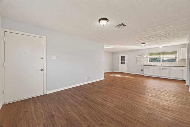 Photo - 6058 Glenhurst Dr