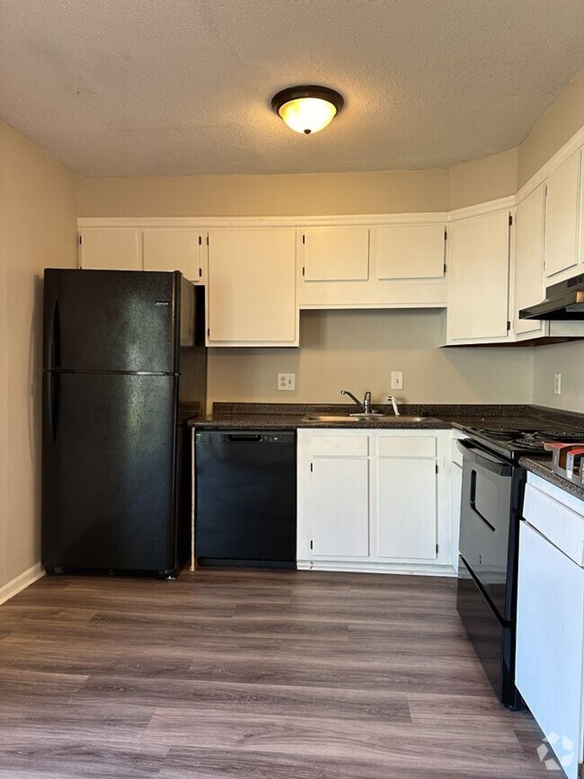 Building Photo - 2 Bedroom Townhome located in Cayce!!!!
