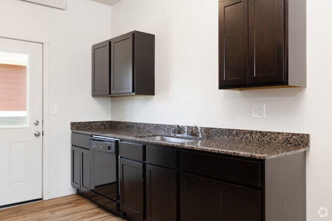 2BR, 2BA - 984SF - Kitchen