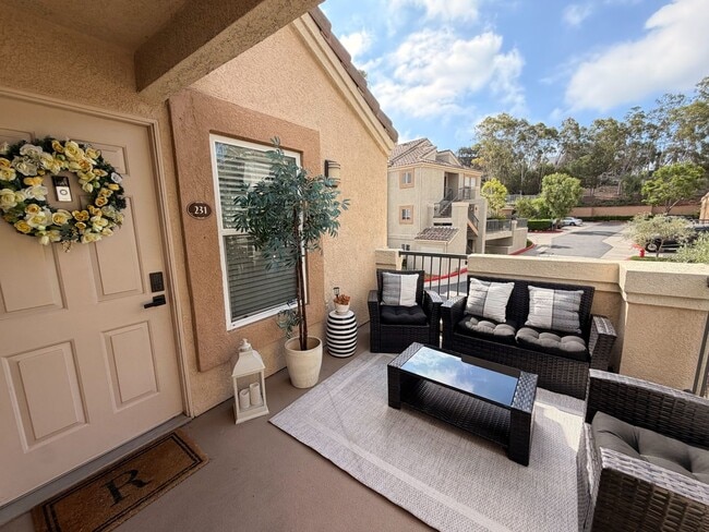 Building Photo - Recently Renovated Gated Long Beach Condo with Washer/Dryer, A/C, Pool, Gym, and 3 Parking Options Unit 231