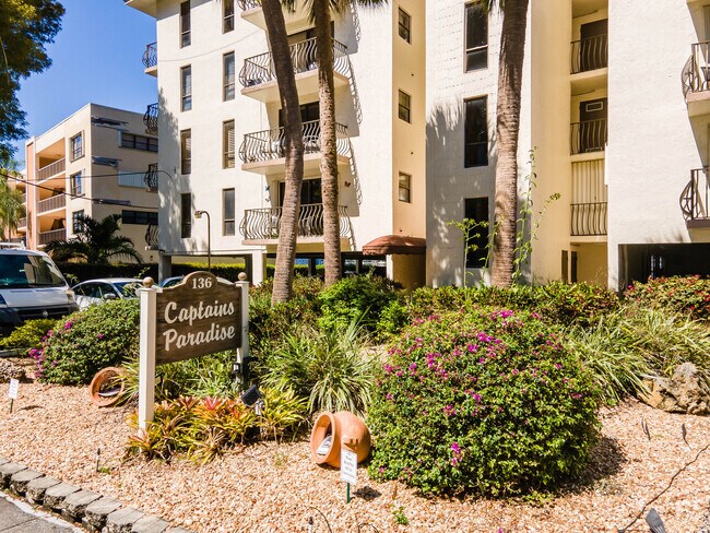 Photo - Twin Towers of Hollywood