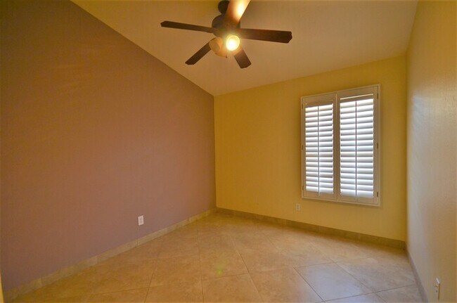 Photo - 1108 E Betsy Ln