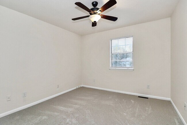 Photo - Lovely Heathstead 3 Bedroom Townhouse!