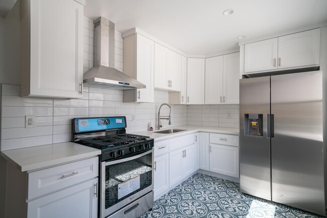 2325 S Sycamore Ave Unit 2325.5