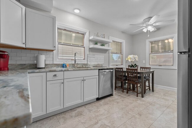 Photo - 810 E Pershing St Unit ID1296542P