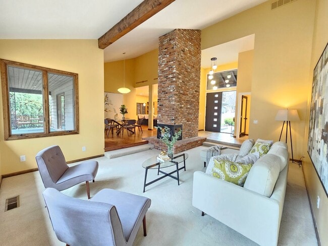 Building Photo - $3,500 - 4 Bed / 3.5 Bath Stunning South H... Rental