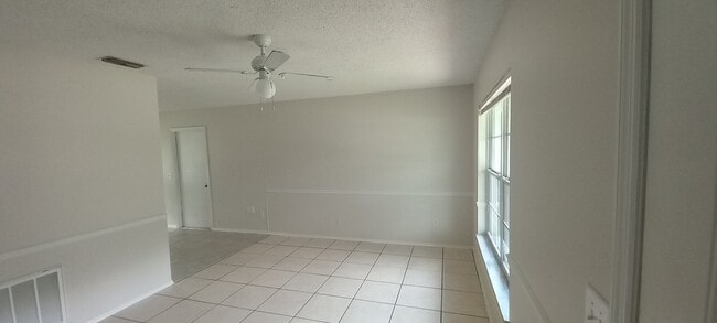 541 W Fern Dr