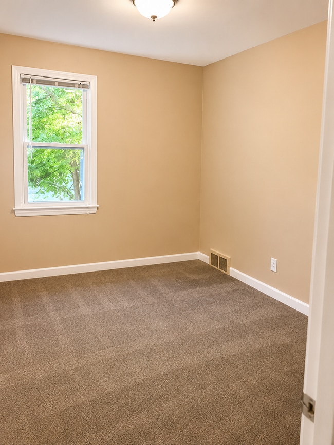 Photo - 18283 Tracey St