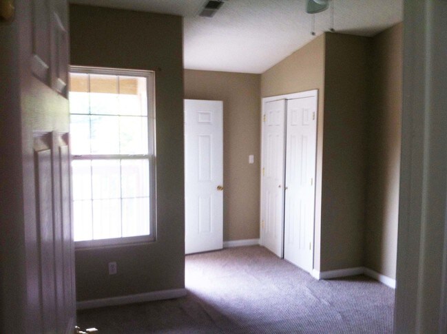 Photo - 563 Limestone S