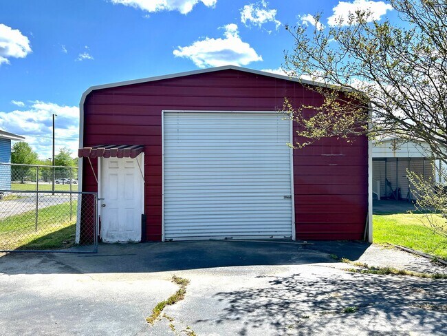 Photo - 4 Bedroom 2 Bathroom Home Located in Empor...