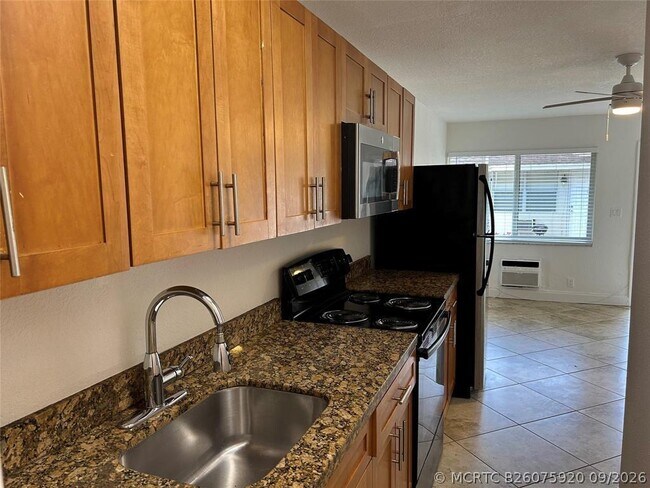 1760 SW 21st St Unit B