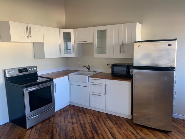 Building Photo - 1417 Kemper St Rental