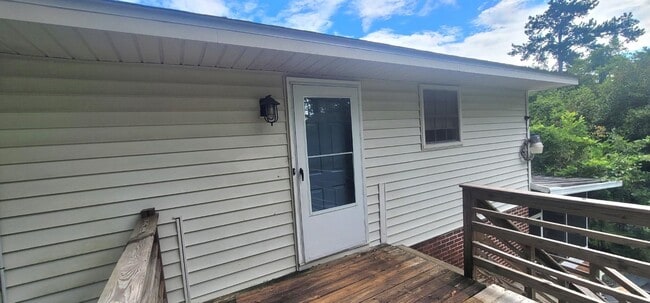Building Photo - 637 Stiles Ave