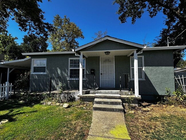 Building Photo - Wheelchair accessible 2 bedroom House- Income Restricted