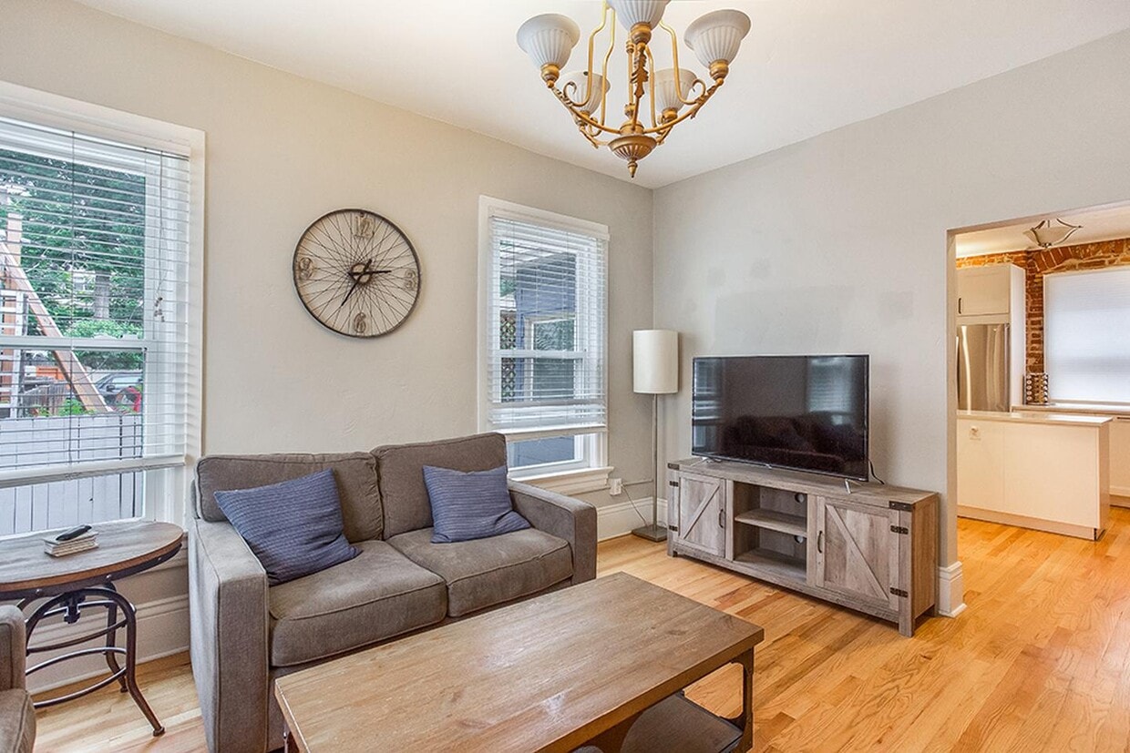 Photo - 624 E 12th Ave