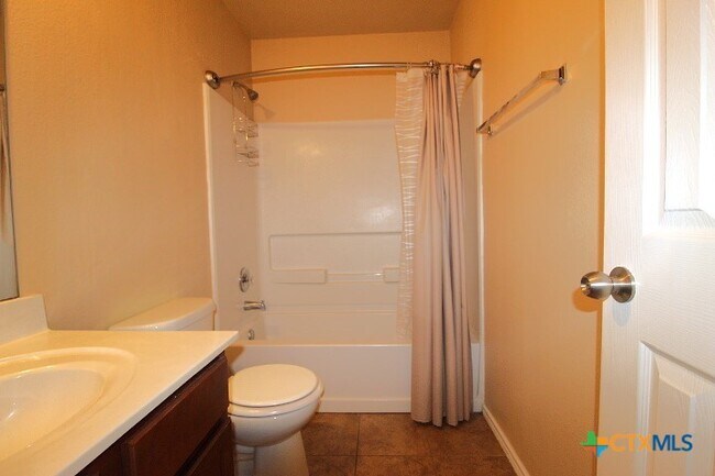 Photo - 304 W Gemini Ln