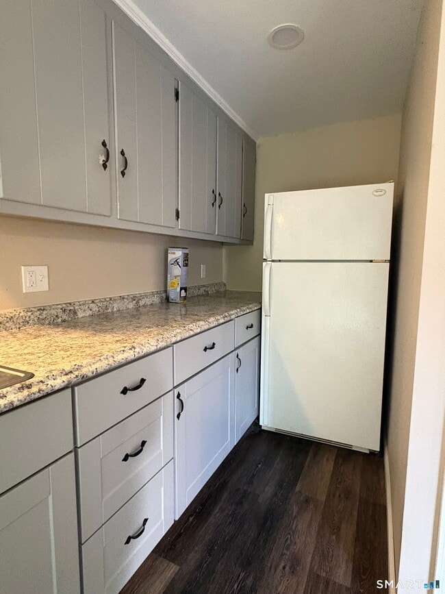 1185 Randolph Rd Unidad Back Apartment