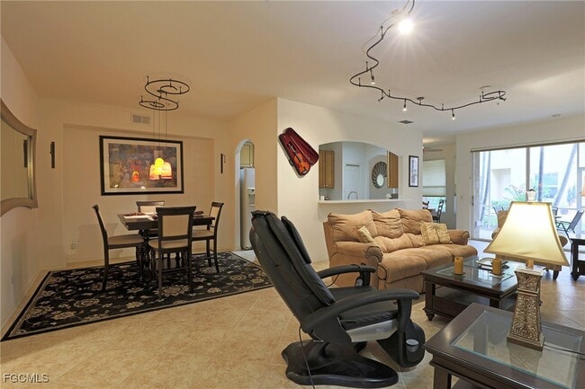 Photo - 13225 Silver Thorn Loop Unidad 304