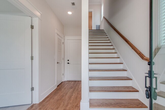 530 Edwin St