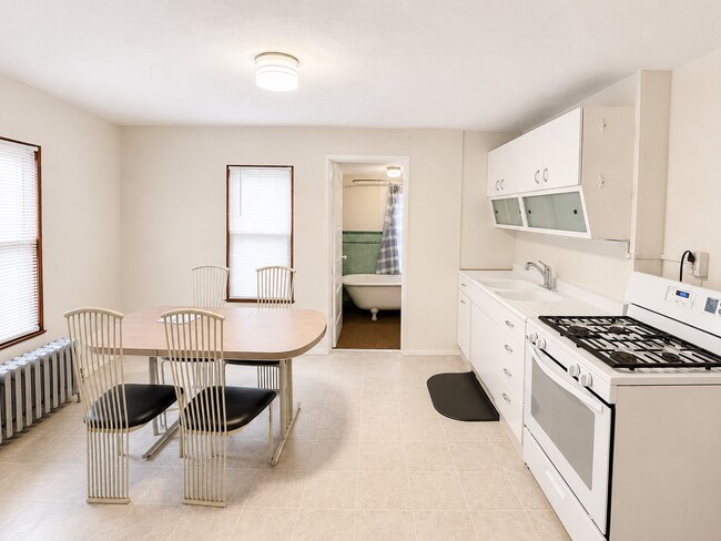 Building Photo - 219 Odell Ave Unit 2