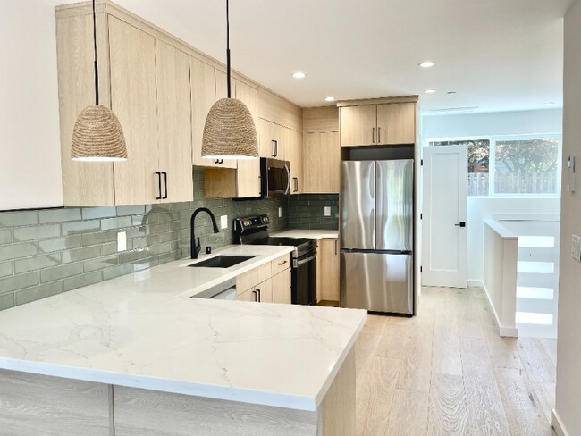 6032 42nd Ave SW