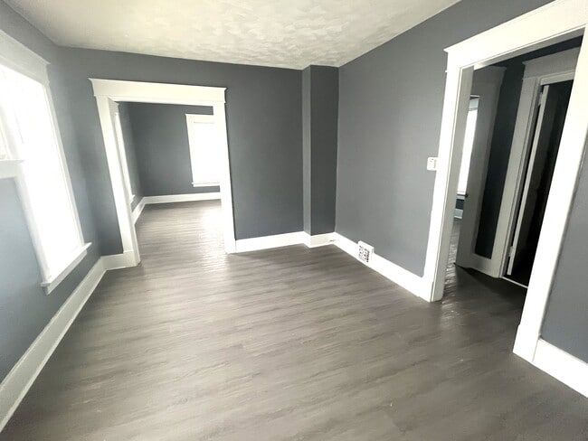 Building Photo - 548 E 7th St Unit 548