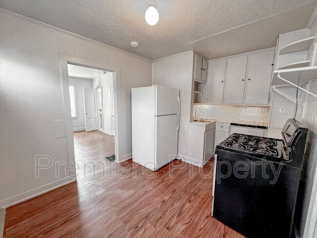 Photo - 311 E Arthur St Unit 6