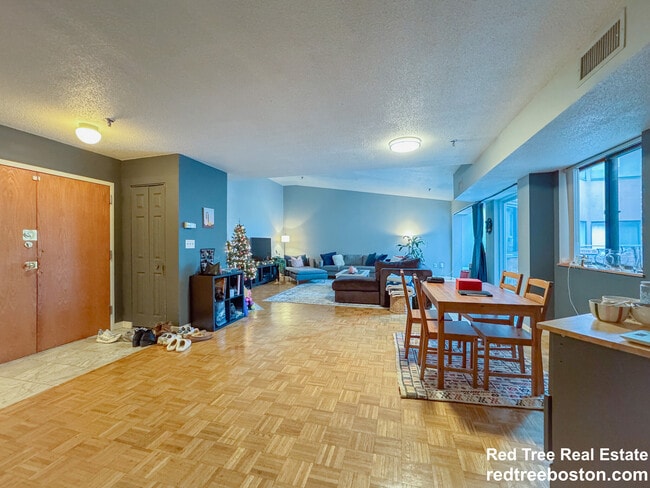 Photo - 147 Kelton St Unit 715