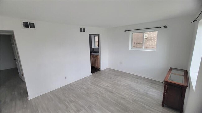 Photo - 4461 Highridge St