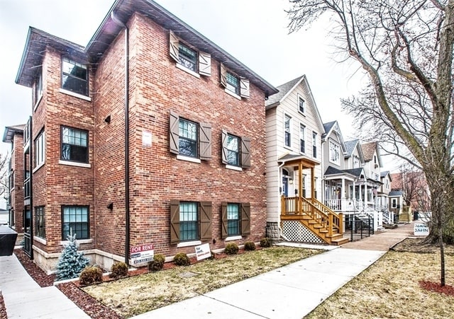 Building Photo - 2141 W Fletcher St Unit 3F Rental