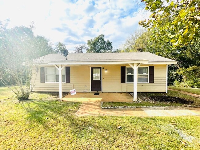 ** 2 Bed 1 Bath located in Ramer** Call 33... - ** 2 Bed 1 Bath located in Ramer** Call 33... House