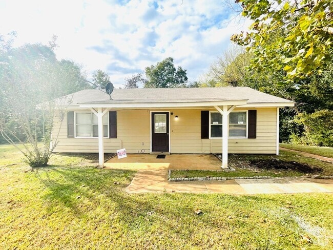 Building Photo - ** 2 Bed 1 Bath located in Ramer** Call 33... Rental