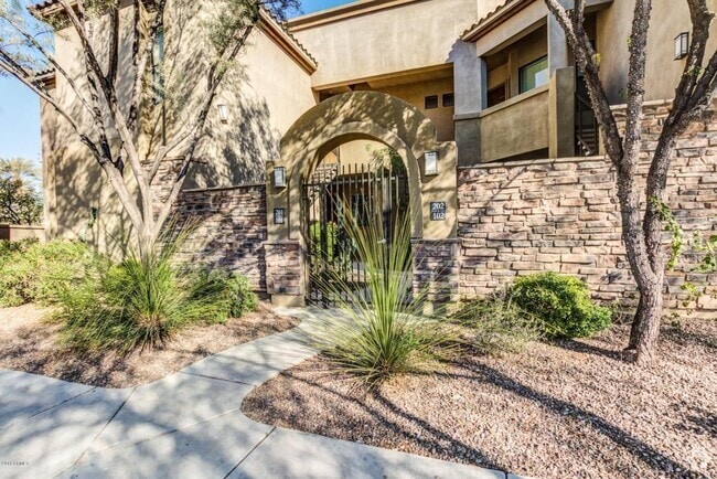 Building Photo - 7027 N Scottsdale Rd Unit 102 Rental