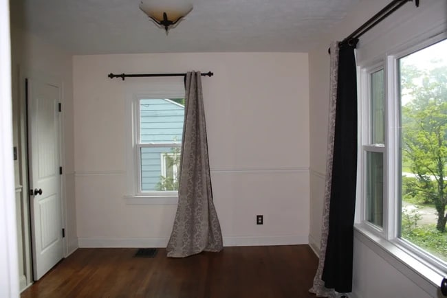 Photo - 1515 E Maxwell Ln