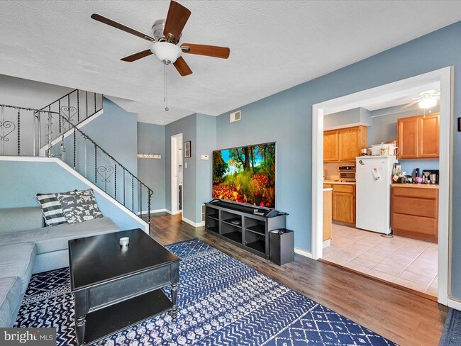 Photo - 212 Saratoga Ct